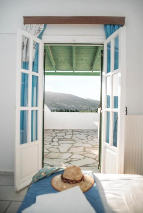 Smaragdi - Naxian traditional house with panoramic view at Eggares village
